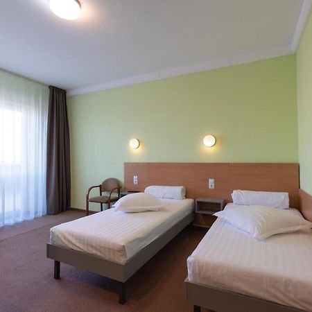Vila Rosa 2 Hotell Cluj-Napoca Exteriör bild