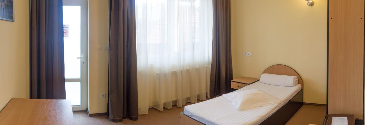 Vila Rosa 2 Hotell Cluj-Napoca Exteriör bild