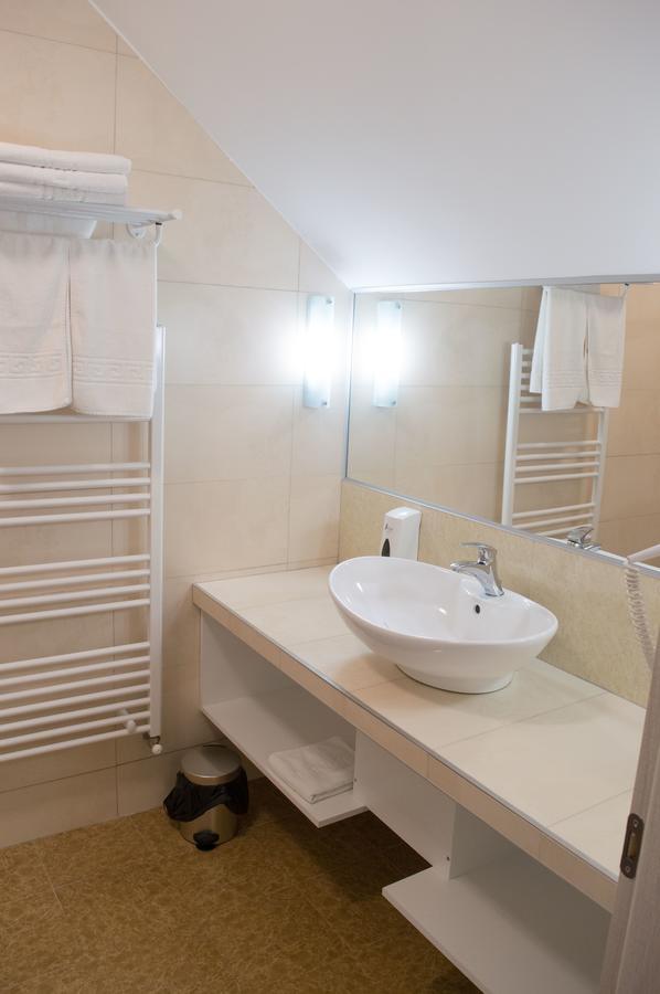 Vila Rosa 2 Hotell Cluj-Napoca Exteriör bild