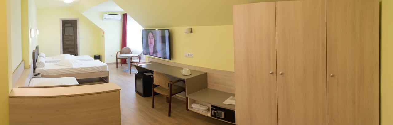 Vila Rosa 2 Hotell Cluj-Napoca Exteriör bild