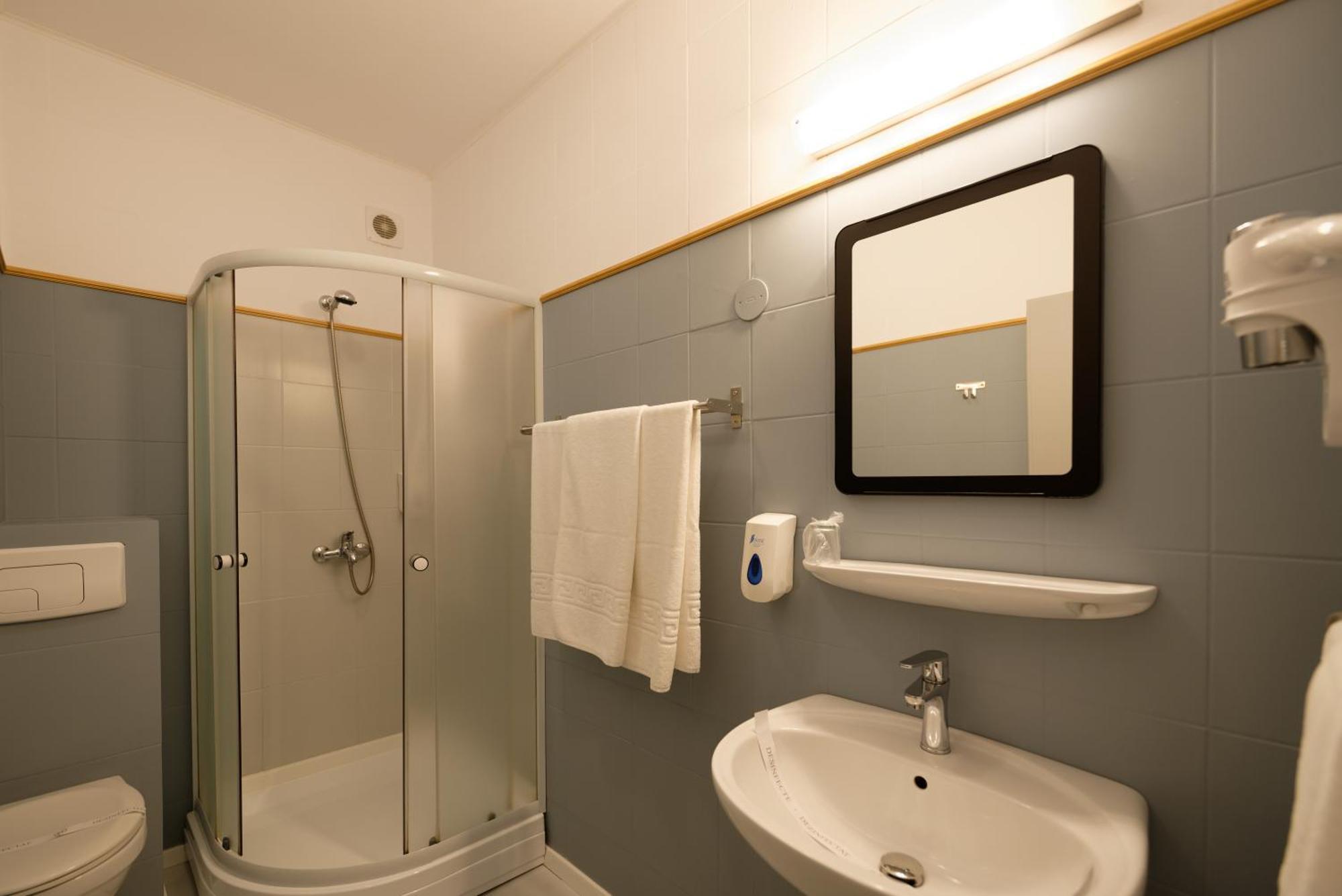 Vila Rosa 2 Hotell Cluj-Napoca Exteriör bild