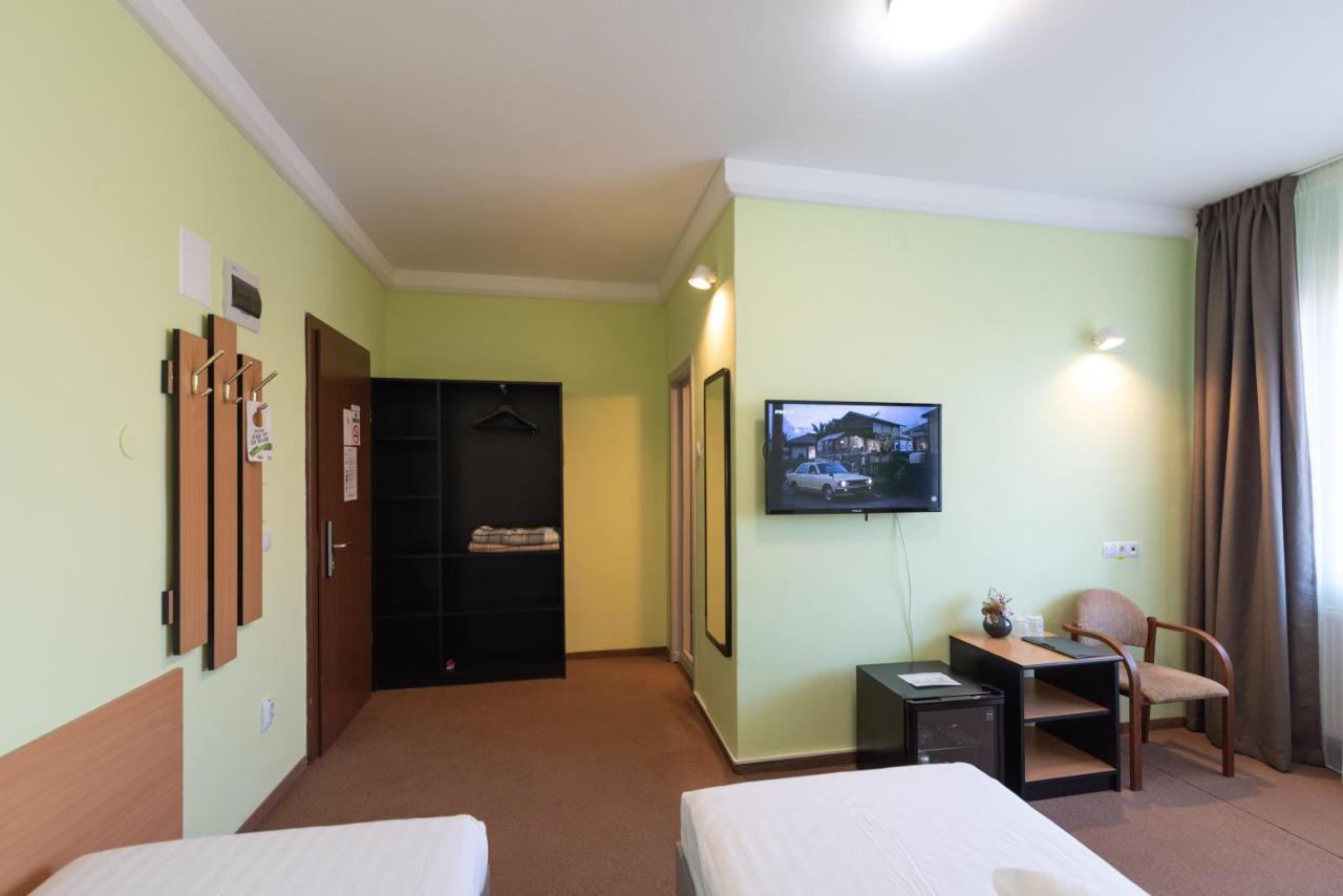 Vila Rosa 2 Hotell Cluj-Napoca Exteriör bild