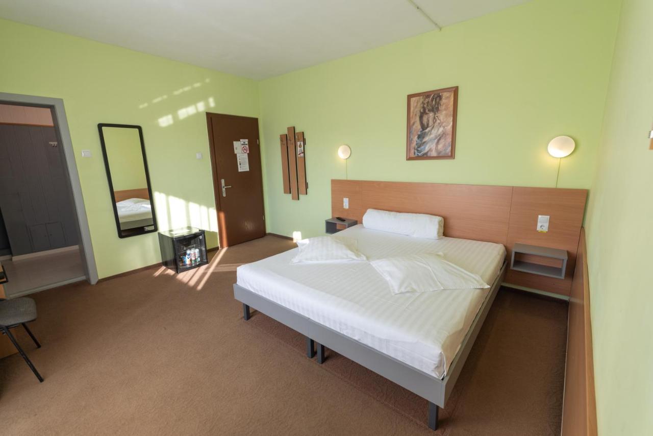 Vila Rosa 2 Hotell Cluj-Napoca Exteriör bild