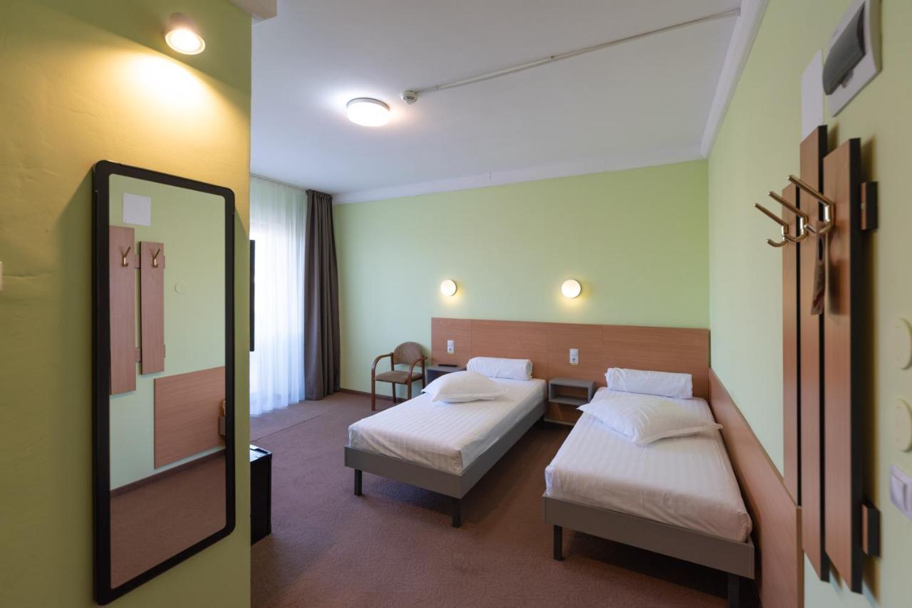 Vila Rosa 2 Hotell Cluj-Napoca Exteriör bild