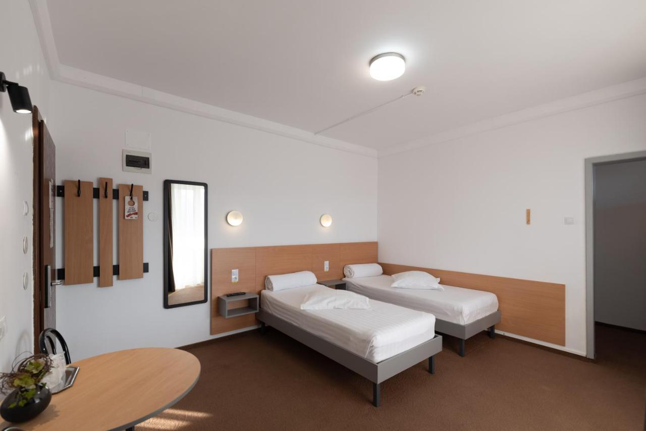 Vila Rosa 2 Hotell Cluj-Napoca Exteriör bild