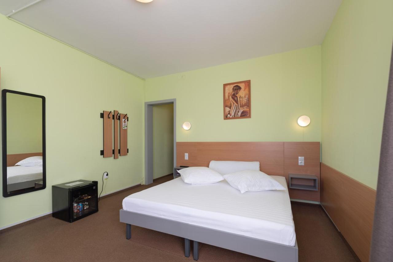 Vila Rosa 2 Hotell Cluj-Napoca Exteriör bild