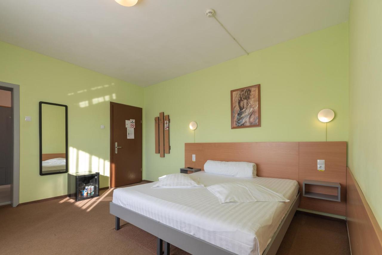Vila Rosa 2 Hotell Cluj-Napoca Exteriör bild