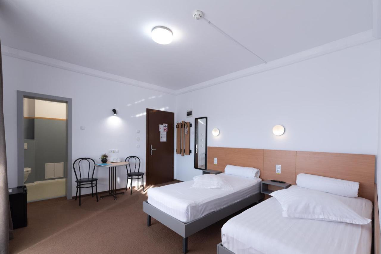 Vila Rosa 2 Hotell Cluj-Napoca Exteriör bild