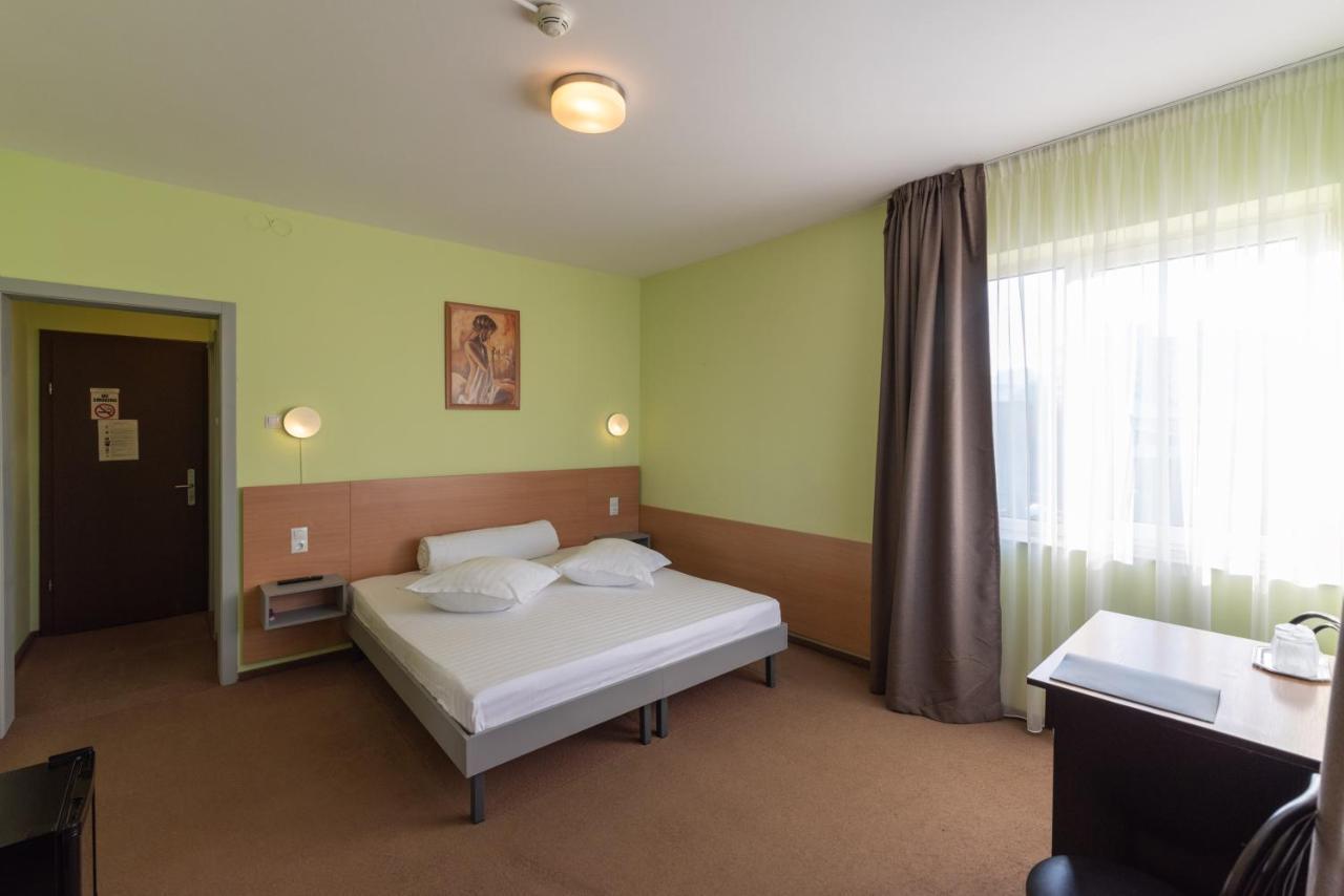 Vila Rosa 2 Hotell Cluj-Napoca Exteriör bild